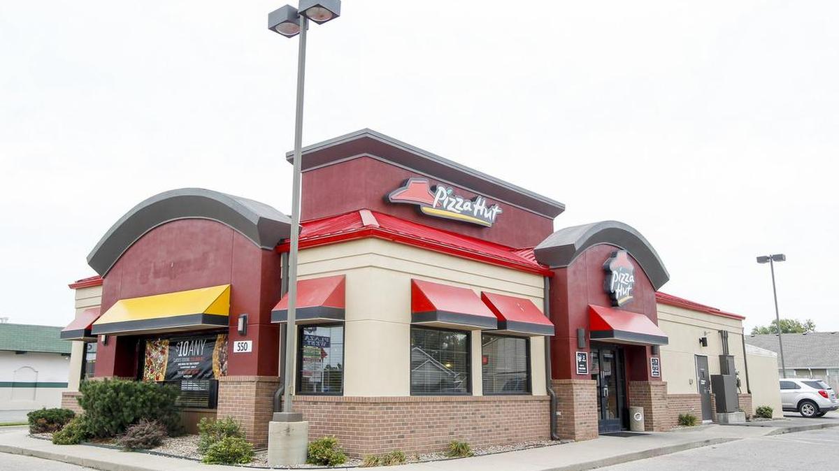 Pizza Hut’s sales slid 4 percent at established U.S. locations in the last three months of 2016, according to Yum Brands, its parent company.