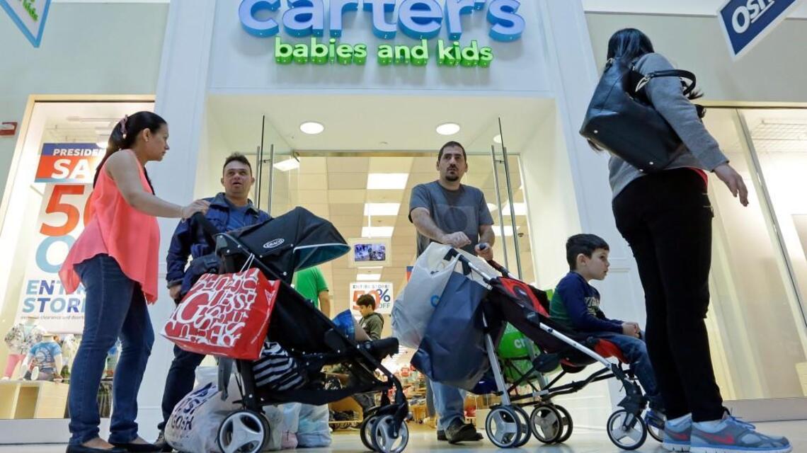 Retail sales rise as consumers shrug off stock market drop