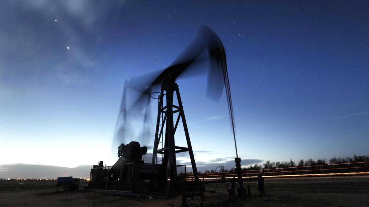 A pumping unit draws oil from the ground near Greensburg. (2012)