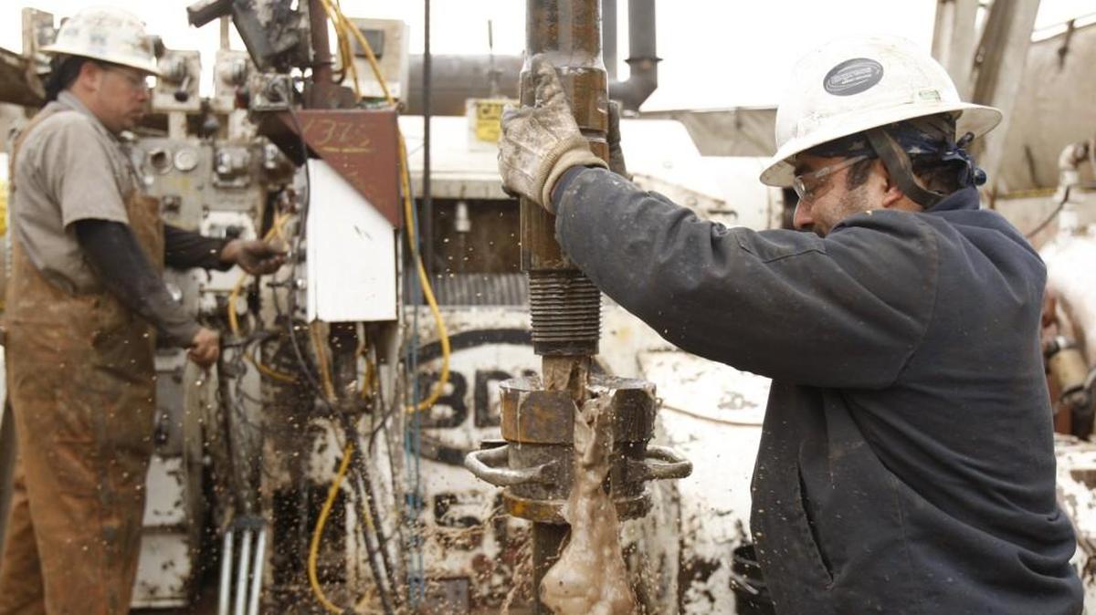 Deckhands on a oil rig operated by Sandridge Energy change out a drill pipe on their rig in 2012. With oil and gas prices rising slightly, 2017 is expected to be a better year for the state’s oil and gas industry than 2016.