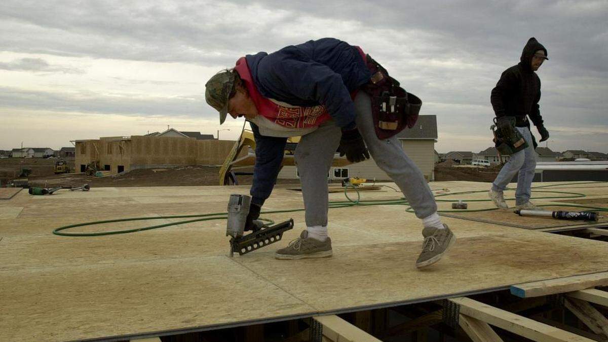 Kansas jobs fell in February for the first time on a year-over-year basis since 2010