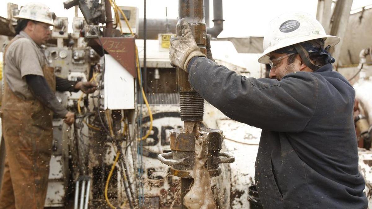 
Deckhands on an oil rig operated by SandRidge Energy change out a drill pipe on their rig. (Feb 7, 2012)
