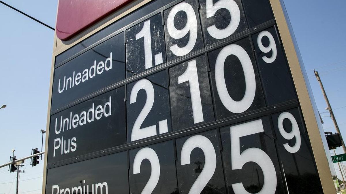 
Gas prices continue to drop in the metro Wichita area, with the QuikTrip at 13th and Oliver leading the way Monday afternoon. (Sept. 14, 2015) 
