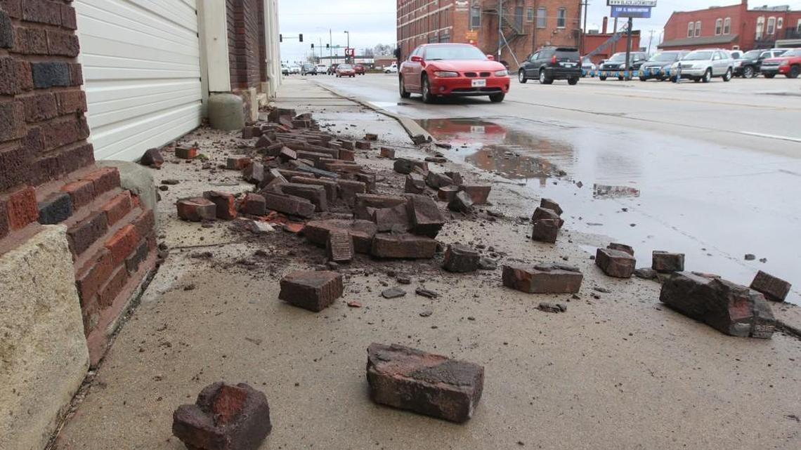 Fallen bricks were discovered Monday on a sidewalk in the 100 block of South Washington. The bricks fell from above a vehicle entrance to the building. Some are wondering whether the damage is the result of a magnitude-4.7 earthquake that happened early Monday. (Nov. 30, 2015)