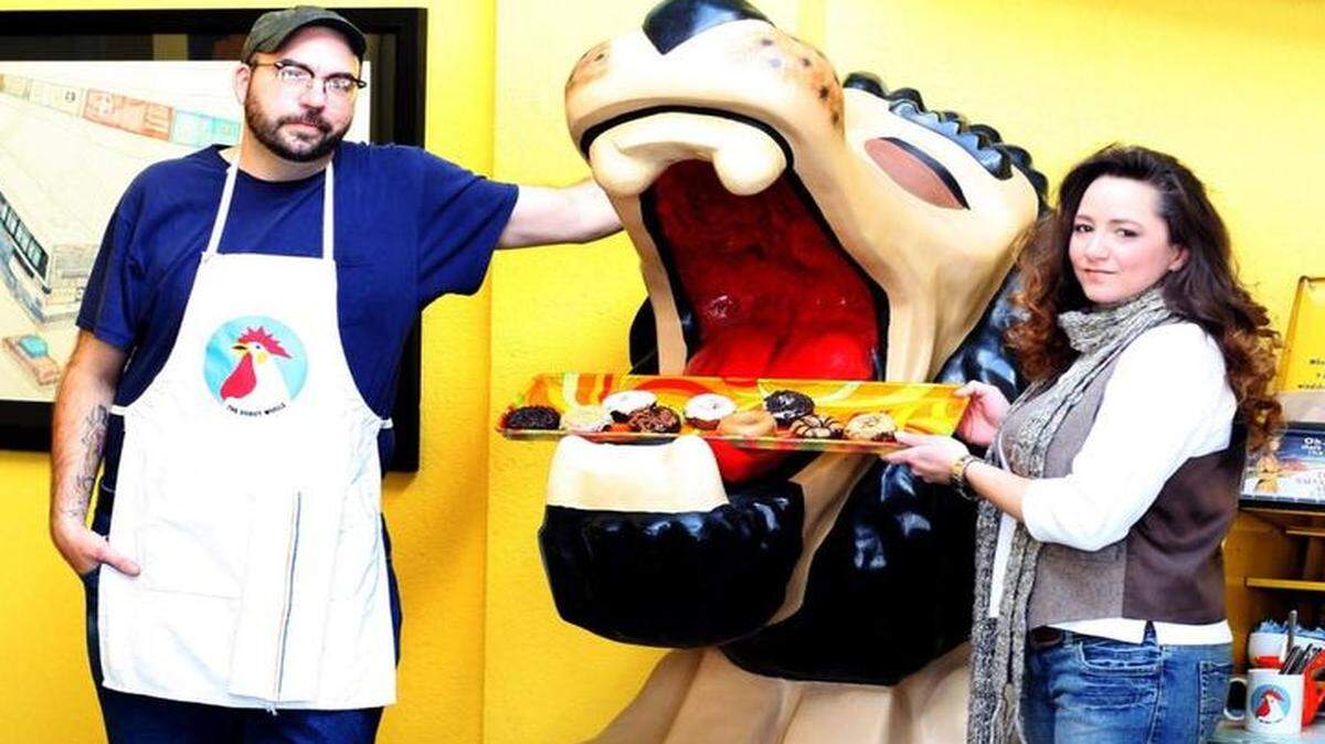 
Angela Mallory, co-owner with Michael Carmody of the Donut Whole, was found dead Monday at age 44. (Jan. 19, 2009)
