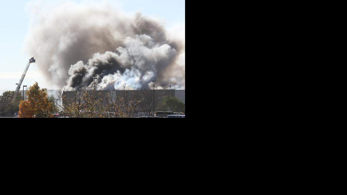 
Firefighters fight a fire at the Flight Safety and Cessna Citation training center building at Mid-Continent Airport in Wichita, Kansas, Thursday October 30, 2014 shortly after a Beechcraft King Air crashed into the building killing several people including the pilot. (Oct. 30, 2014) 
