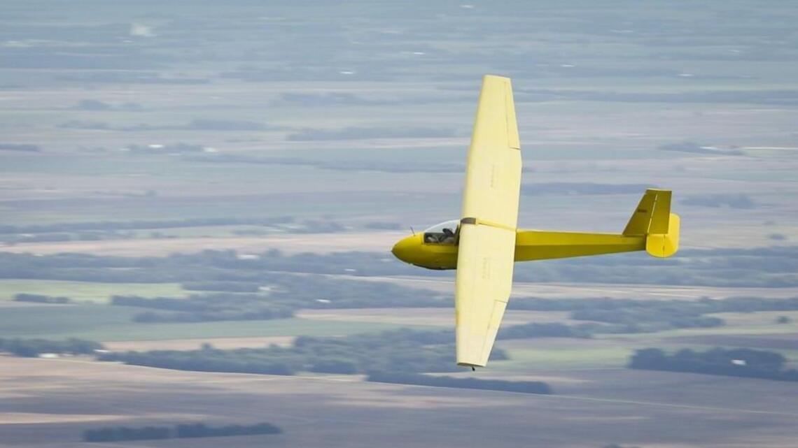 24 of the country’s largest gliders will fly in national contest near Hutchinson