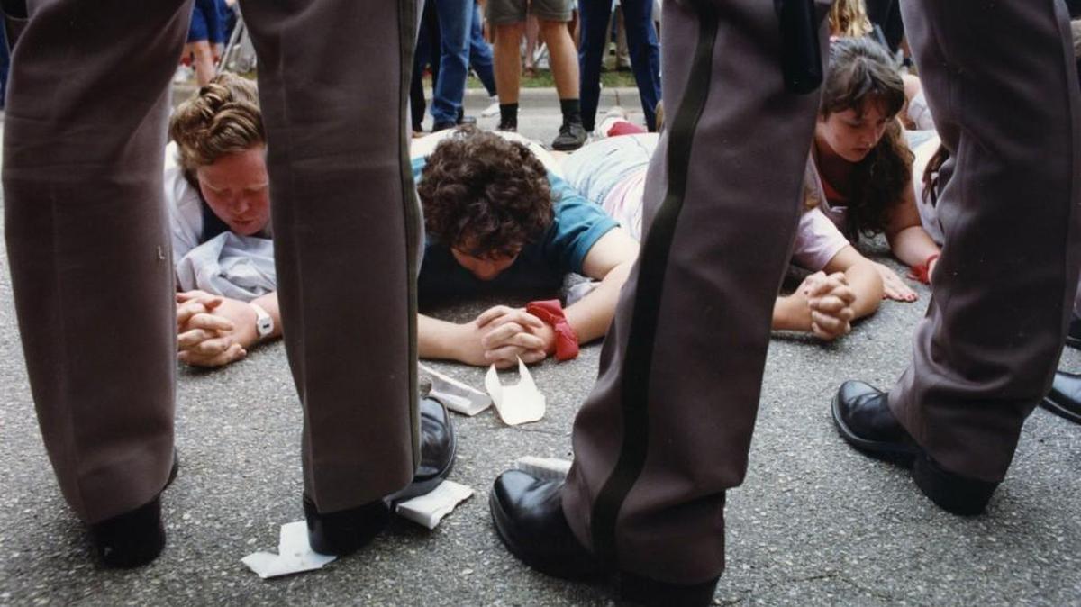 Abortion protesters block the entrance to George Tiller’s clinic during the Summer of Mercy protest in 1991.