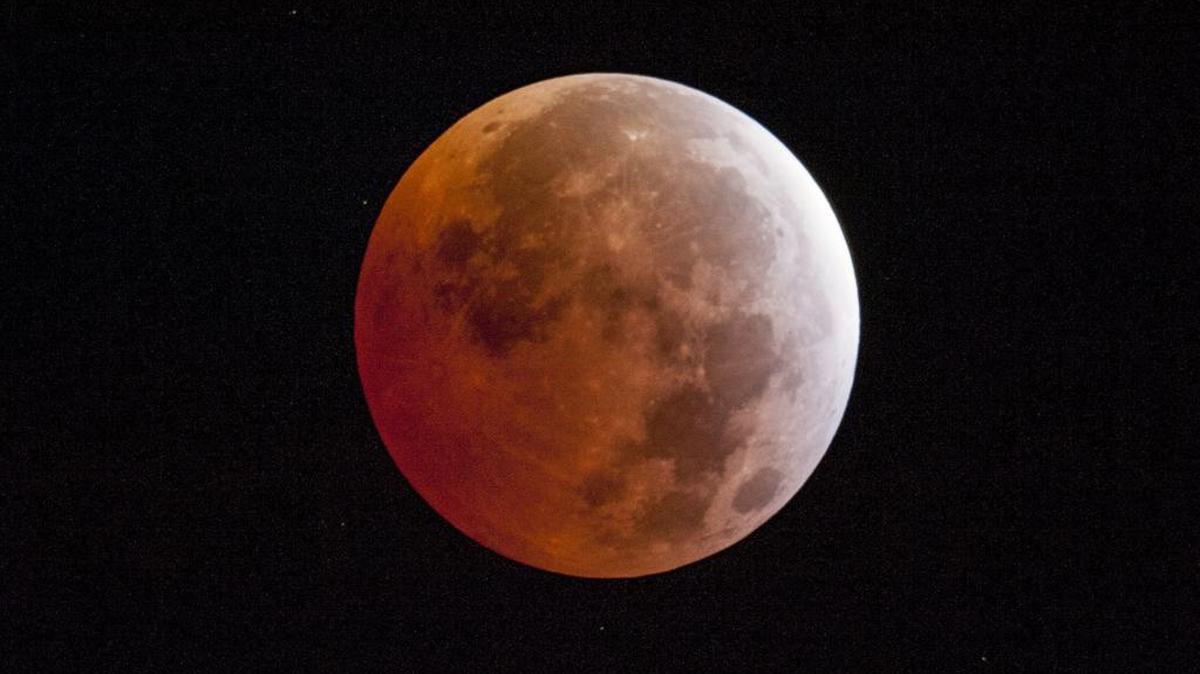 
Total lunar eclipse in Placerville, Calif., local time on April 4, 2015. 
