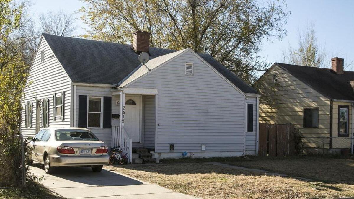 The house where a 55-year-old woman lived and a 24-year-old man who was visiting were gunned down at 2519 E. Mossman on Tuesday. (Dec. 2, 2015)