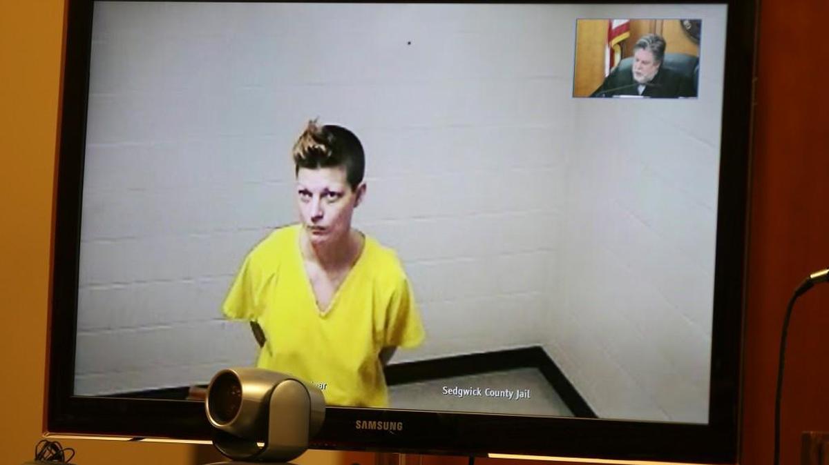 Rachael Hilyard makes her first court appearance before Judge Jeffrey Goering in the killing of 63-year-old Micki Davis. (April 12, 2017)