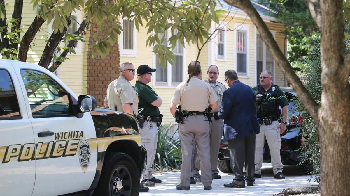 
Wichita police investigate the death of a woman in her 60s on South Chautauqua. (Sept. 16, 2015)
