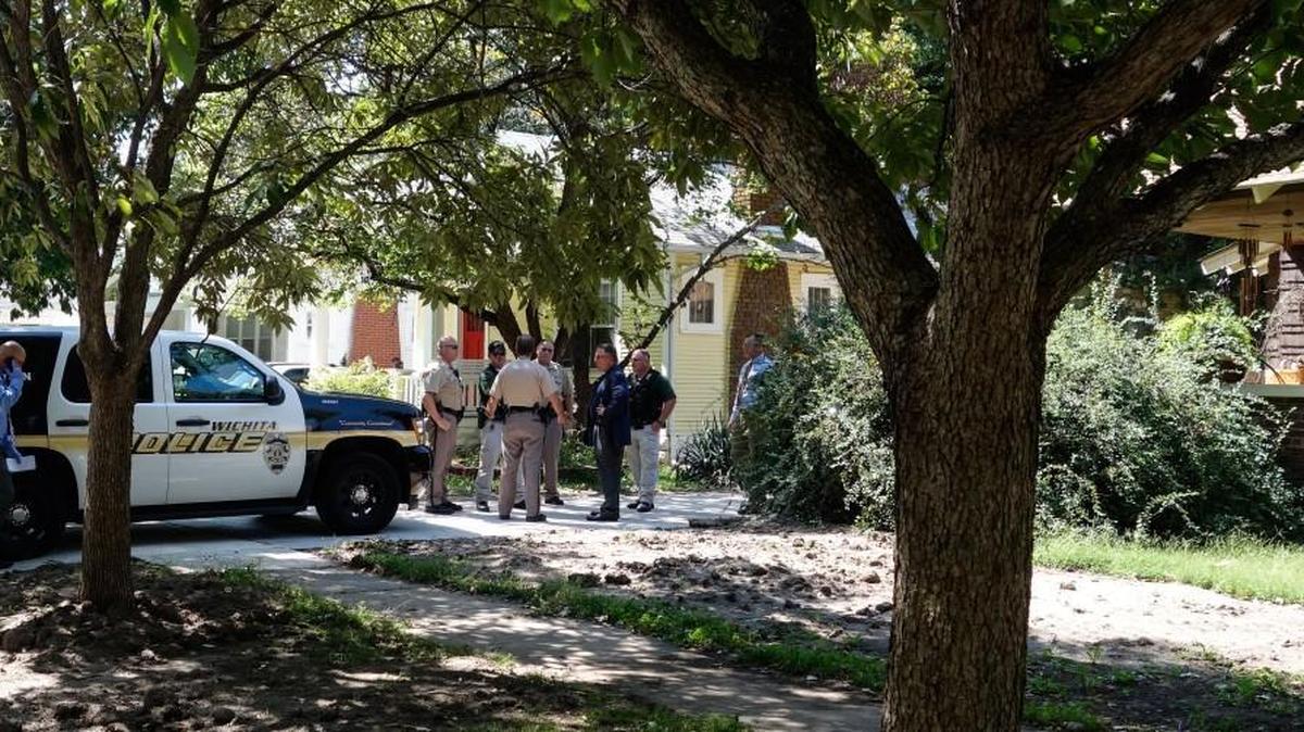 
After a suspicious death in the 300 block of South Chautauqua on Wednesday, police went door-to-door talking to neighbors. (Sept. 16, 2015)

