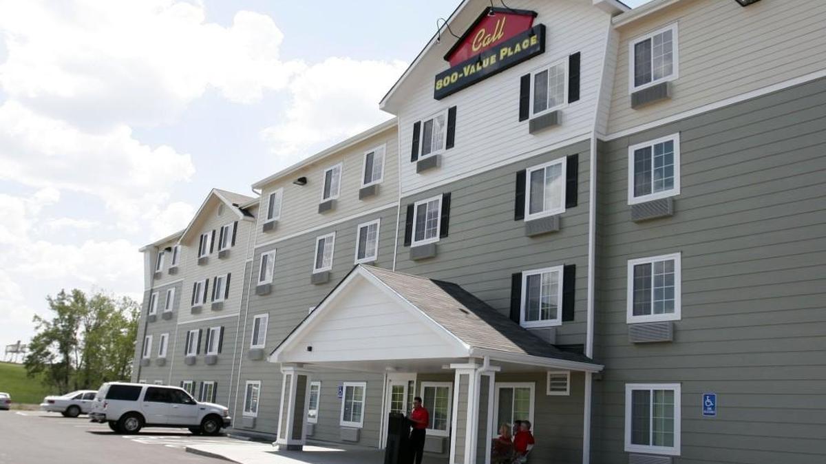 A 33-year-old man suffered a gunshot wound in his leg during a fight in the Value Place Hotel parking lot in the 7500 block of West Taft early Friday morning.