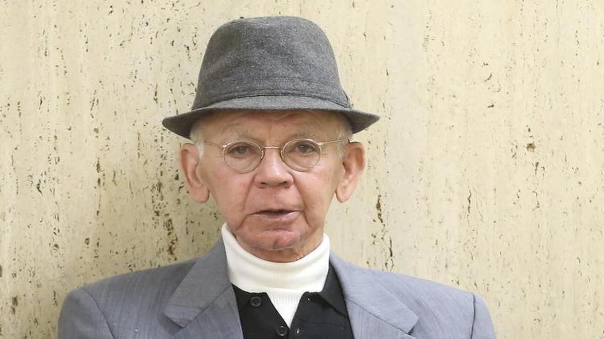 Ron Weems sits outside of a courtroom after pleading guilty to three misdemeanor counts relating to double voting in the 2012 and 2014 general elections. (May 4, 2016)