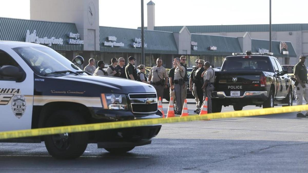 Wichita police found the woman and her 6-year-old daughter with stab wounds in a vehicle in a south Wichita shopping center parking lot. (Nov. 4, 2016)