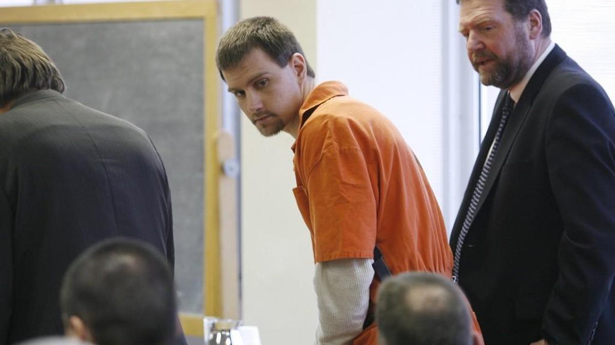 Scott Cheever looks over his shoulder after he was sentenced to death in the 2005 killing of Greenwood County sheriff Matt Samuels.