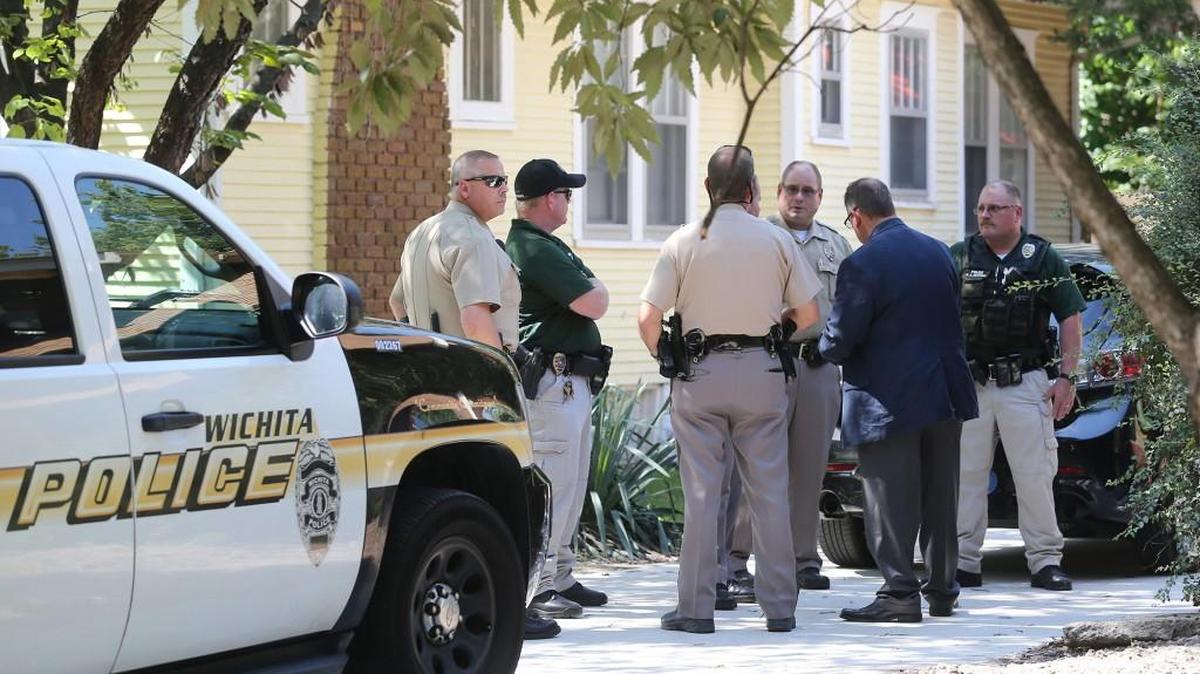 
Wichita police investigate the suspicious death of a 60-year-old woman on South Chautauqua. (Sept. 16, 2015)
