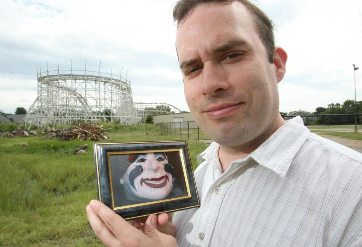 Former Joyland employee Damian Mayes holds a picture of Louie in 2008. In 2016, he was convicted of stealing the clown, who had entertained visitors of Joyland for more than half a century.