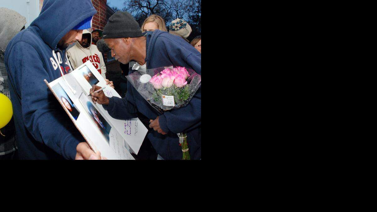 
Marty Bell, the fiance of Letitia Davis, signs a memorial at a vigil Sunday evening for Ms. Davis in Fairmount Park. Letitia Davis was raped, burned and set on fire at the park. (Nov. 23, 2014)
