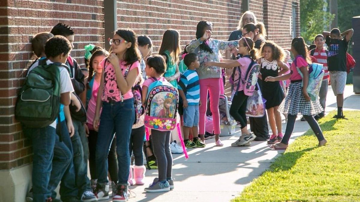 Backpack injuries, neck or shoulder pain and posture problems from backpacks are avoidable, say orthopaedic surgeons.