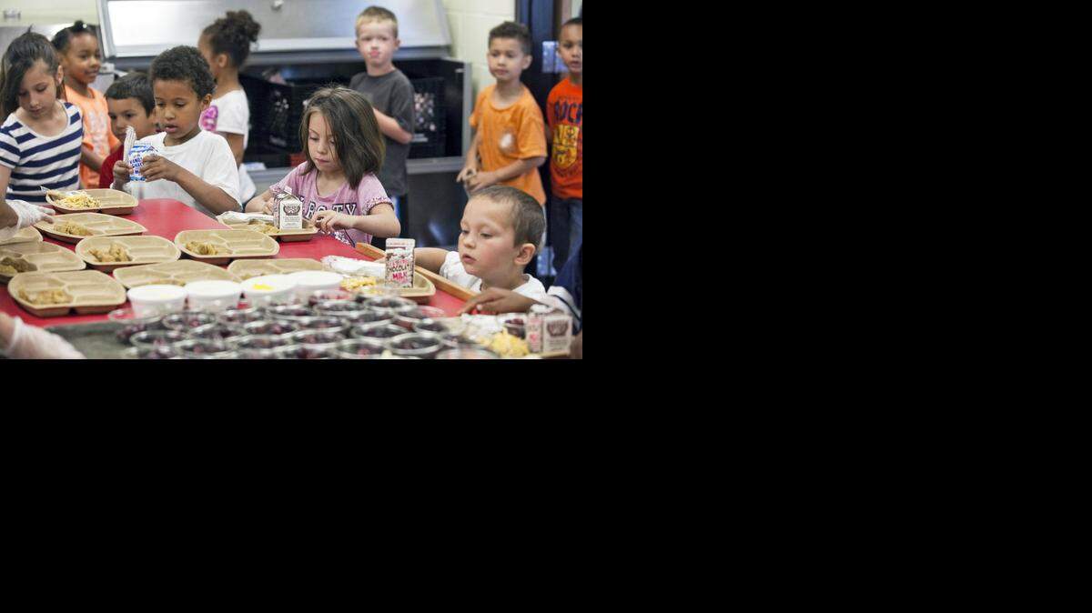
Griffith Elementary kindergartners have lunch. (May 8, 2014)
