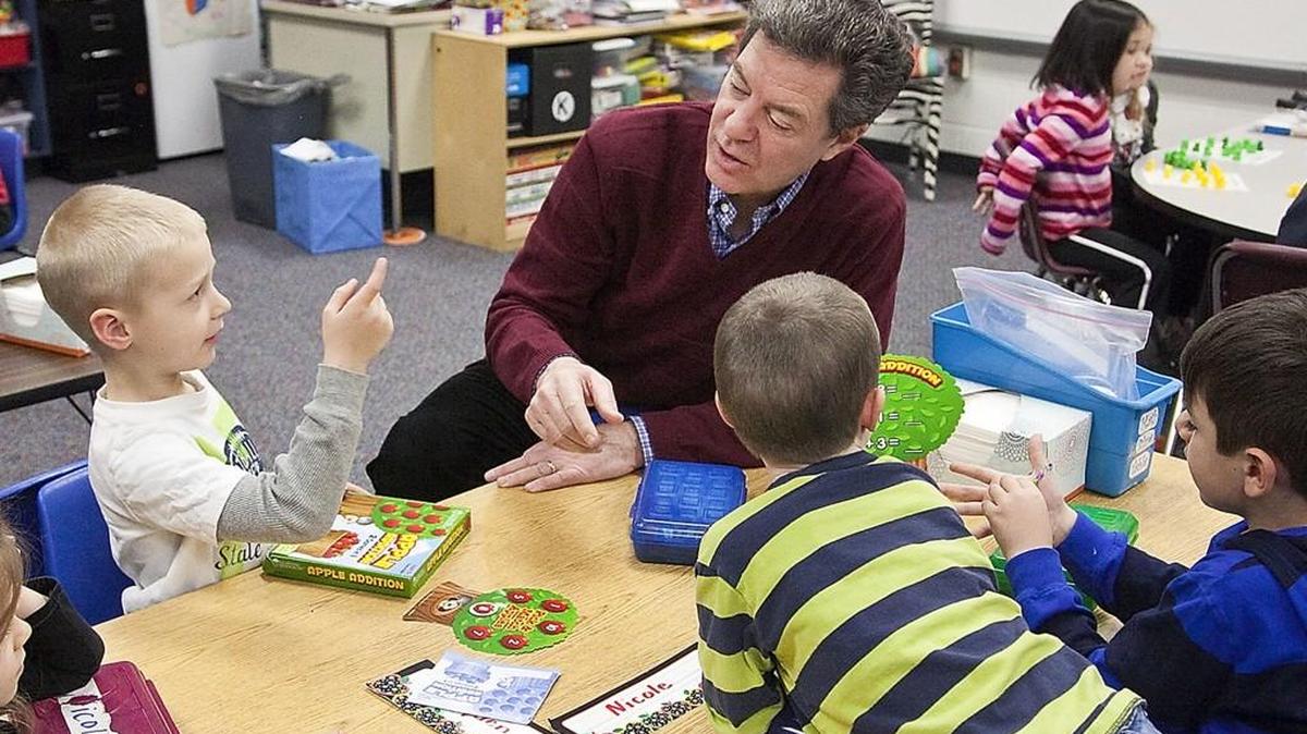 Gov. Sam Brownback tours one of Vermillion Elementary’s two all-day kindergarten classrooms in Maize. (March 4, 2014)