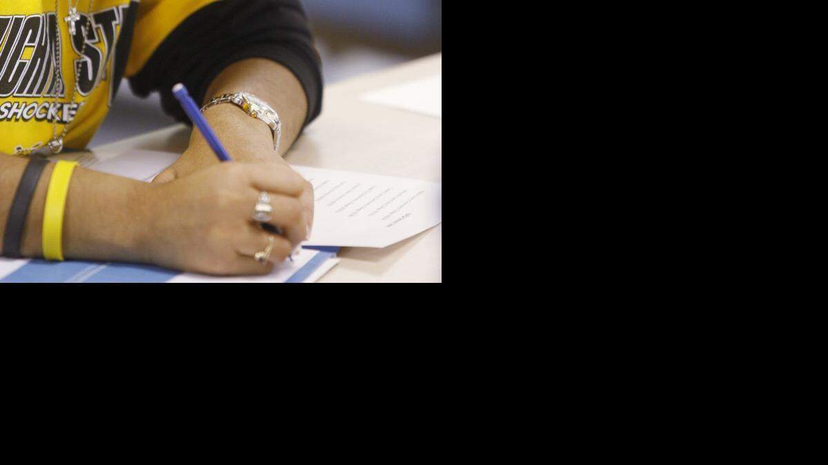 
College Goal Sunday aims to help high school seniors and their families apply for federal financial aid. 
