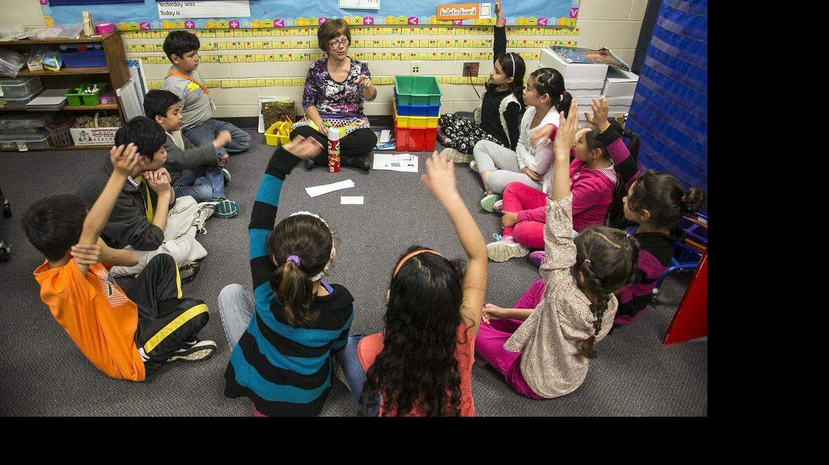 
Washington Elementary teacher Priscilla Yeakley teaches a class of foreign-born students. (April 15, 2015)
