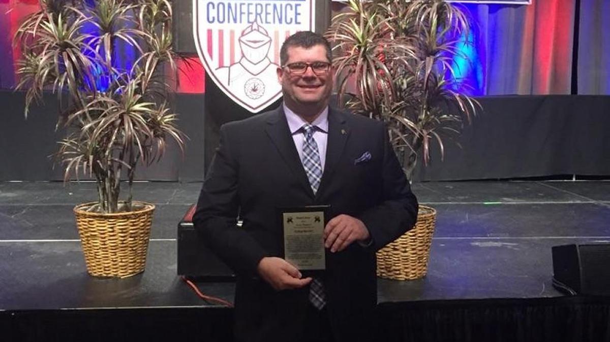 Newton police Sgt. Jason Thompson has been given a national award for his actions to save a life by rescuing a kidnapping victim last year.