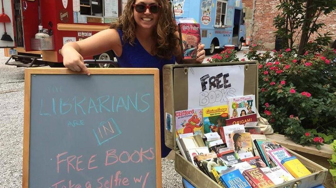 ‘Pop-Up Librarians’ let you devour some literature with your lunch