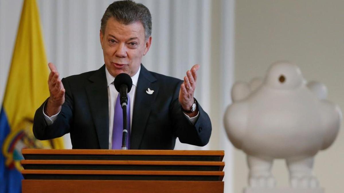 Colombia’s President Juan Manuel Santos speaks to supporters of the peace deal he signed with rebels of the Revolutionary Armed Forces of Colombia at the presidential palace in Bogota on Friday. Santos, a University of Kansas grad, was awarded the Nobel Peace Prize on Friday, just days after voters narrowly rejected a peace deal.