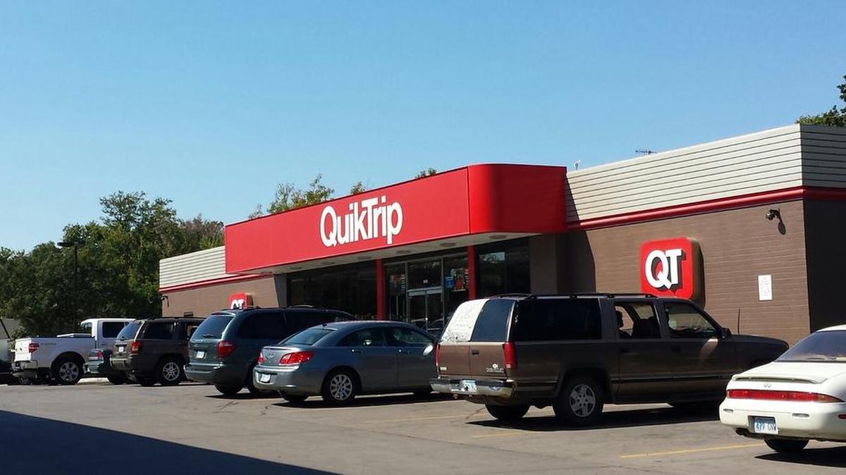 
QuikTrip at Lincoln and Hydraulic (Sept. 27, 2015)

