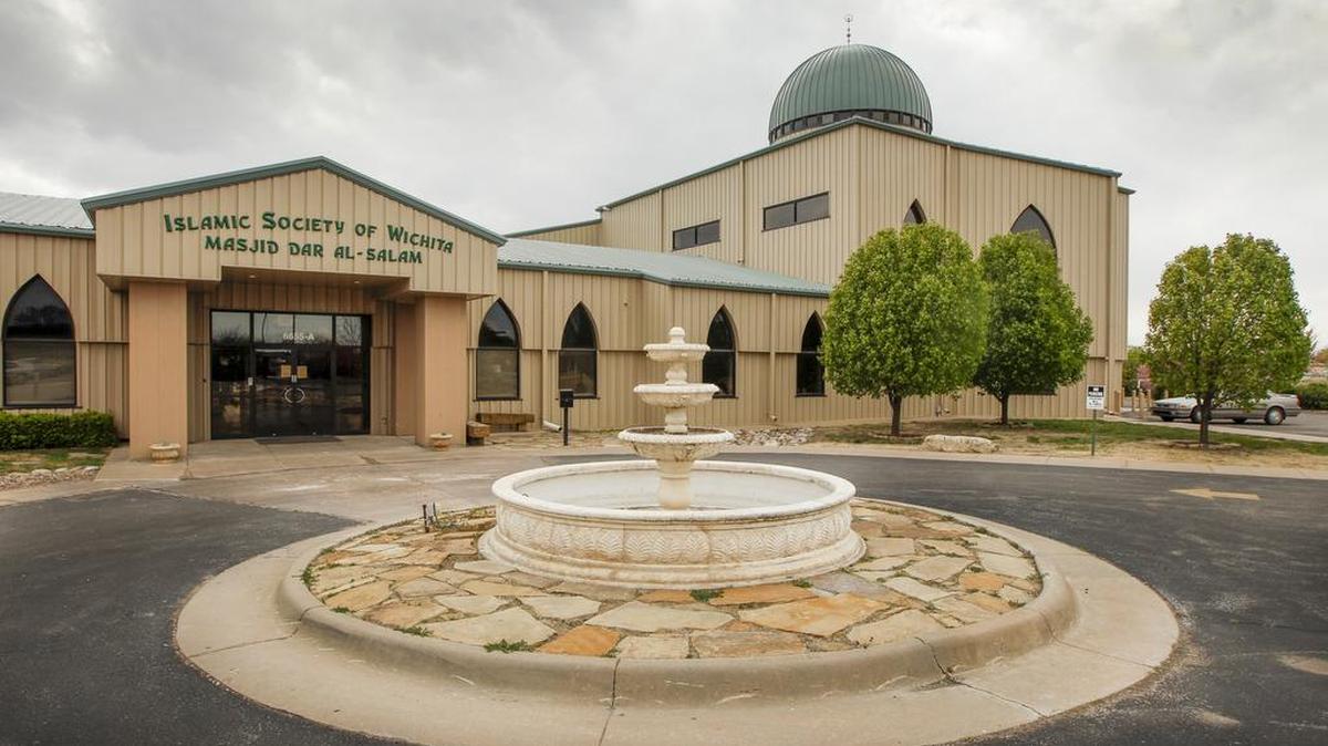 The reaction against a speaker’s appearance at the Islamic Society of Wichita mosque appears to be part of a trend by anti-government militias of targeting Muslims, a former senior domestic terrorism analyst said.