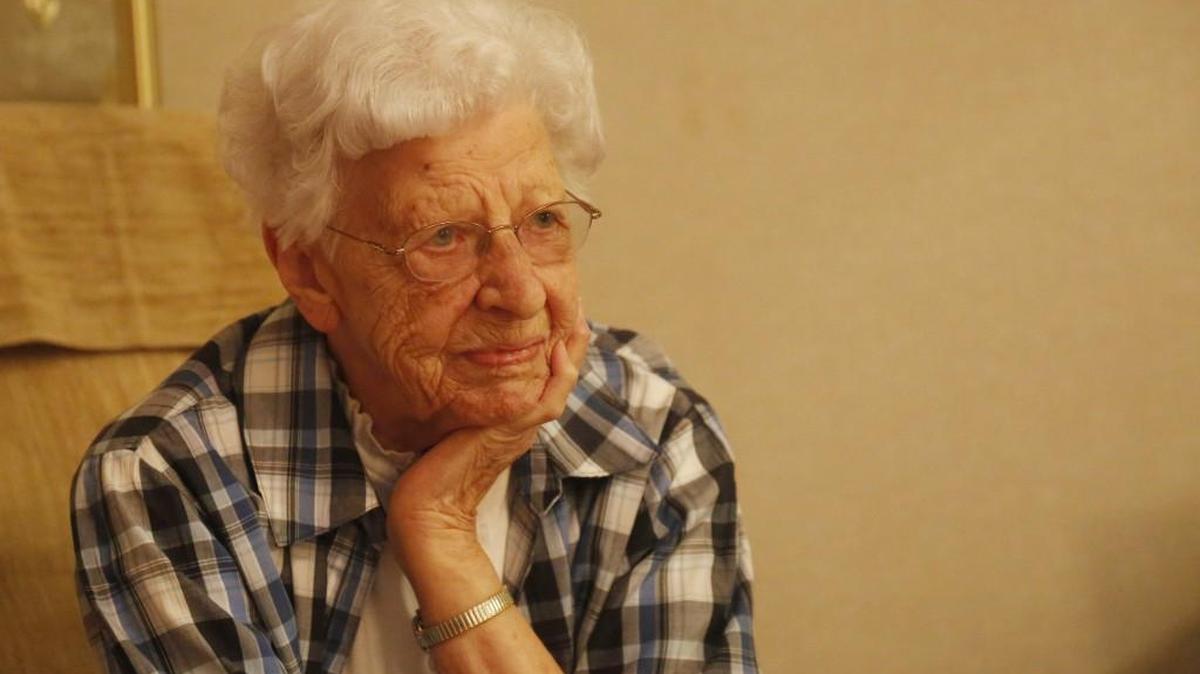 Edna Hall remembers that Christmas was celebrated much differently when she came to rural Lane County 100 years ago.