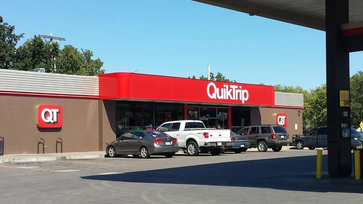 
QuikTrip at Lincoln and Hydraulic (Sept. 27, 2015)
