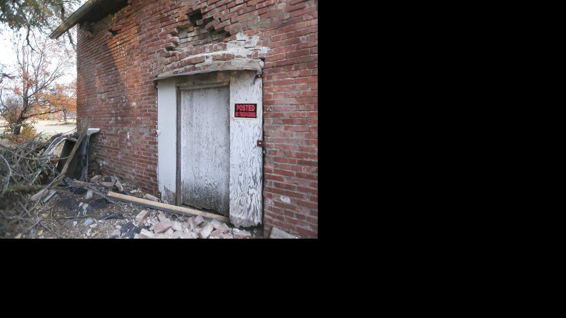 The old post office in Milan suffered structural damage after a 4.8 earthquake hit nearby Wednesday afternoon.