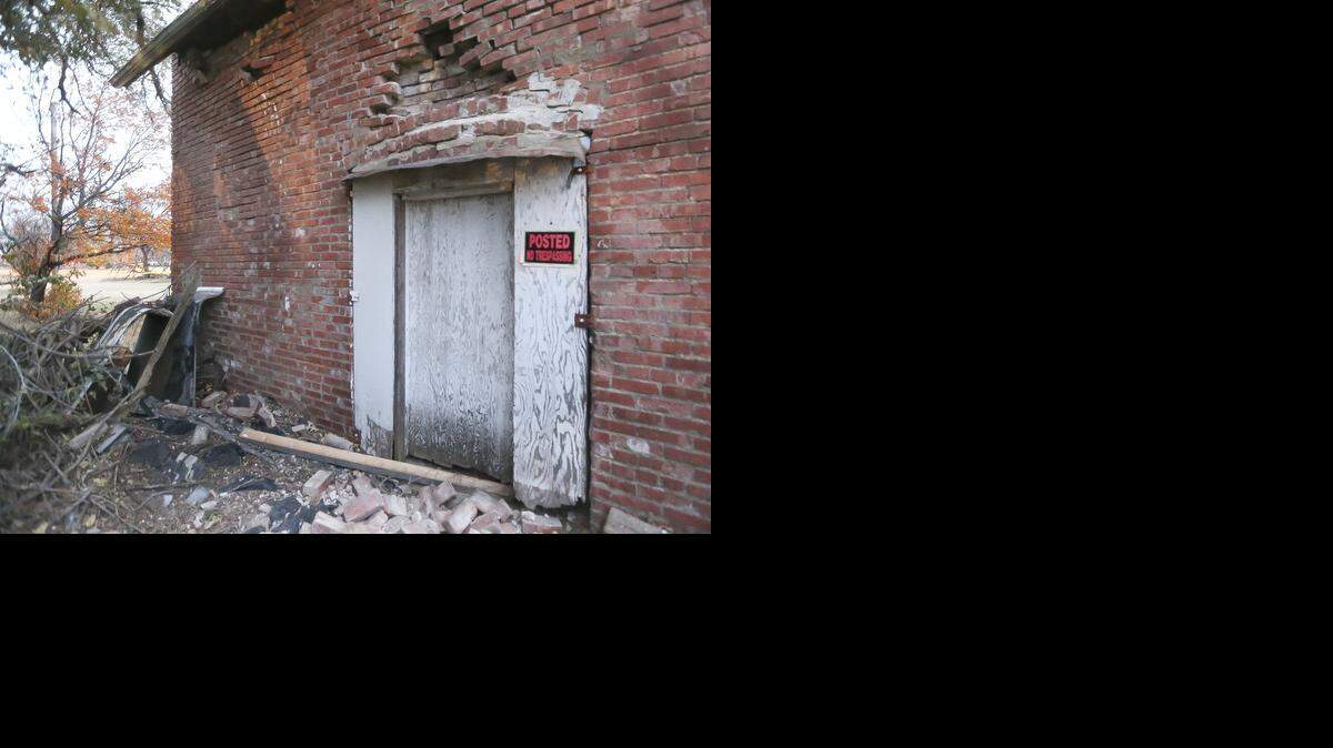 The old post office in Milan suffered structural damage after a 4.8 earthquake hit nearby Wednesday afternoon.