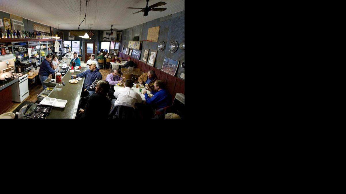 
The St. Joe Store is open for lunch Mondays, Wednesdays and Fridays and on some Saturday nights for pelote tournaments and special events.
