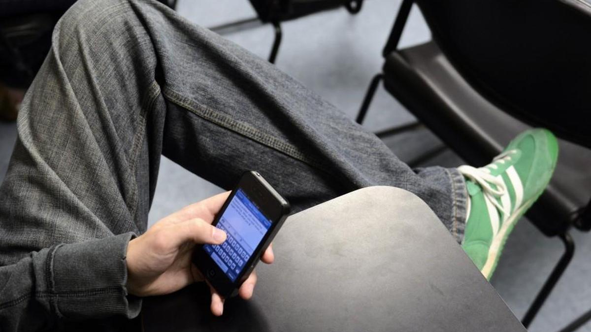 Parents can send a text this summer and find the nearest free-food site for their kids.
