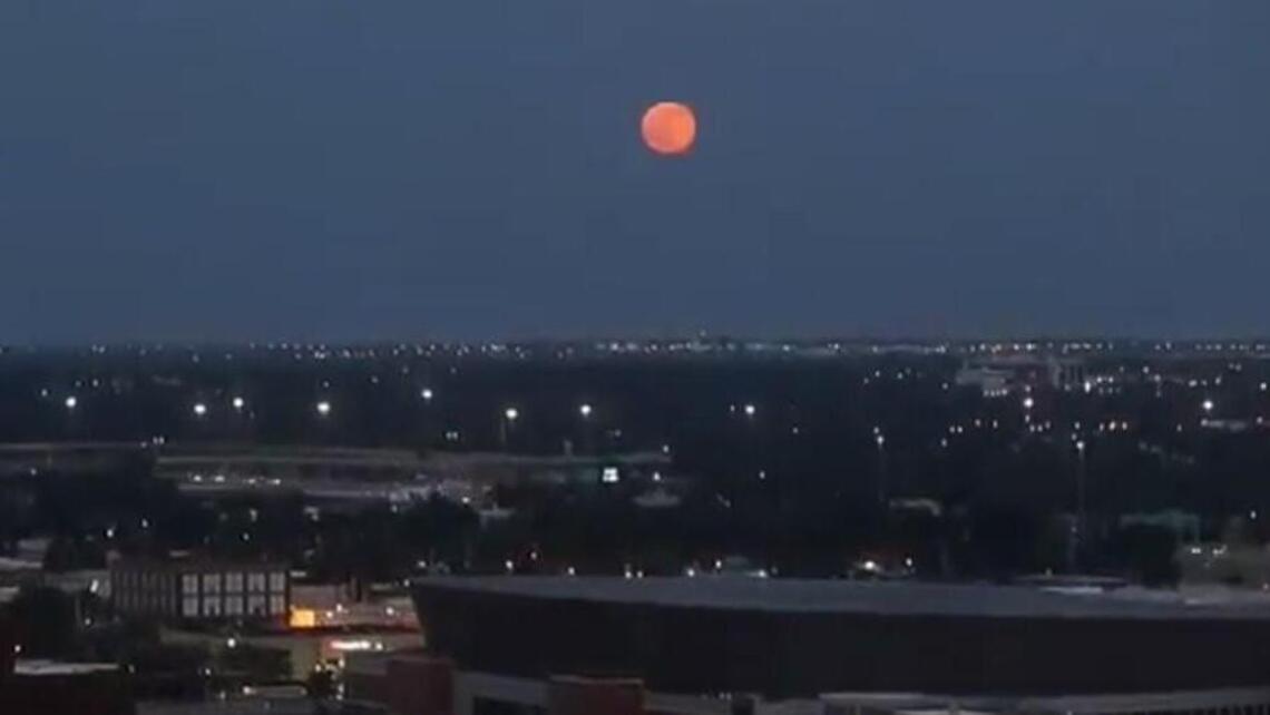 Kansas stargazers will be able to see a ‘strawberry moon’ peak soon. Here’s when to look