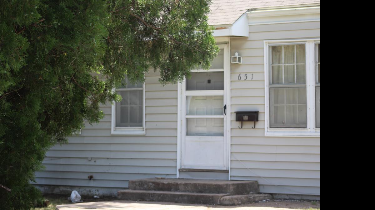 
Wichita police officers pulled a body out of this house on North Edgemoor on Thursday afternoon.
