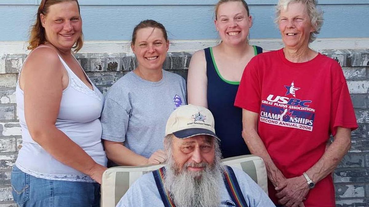 
John and Deborah Good of Haysville died Aug. 7 in an early morning traffic crash in at 53rd Street South and Broadway. They’re pictured here with their three daughters at a family reunion in June. From left are Angie King, Bobbi Wright and Lisa Smith.
