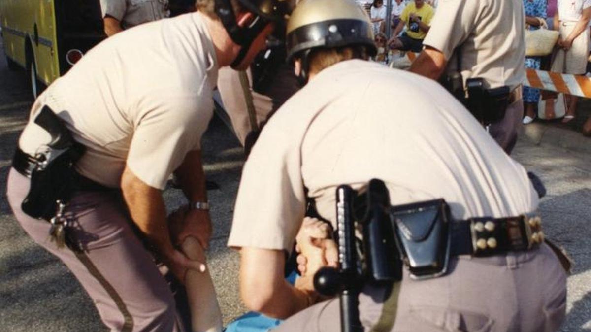 Abortion protesters block the entrance to physician George Tiller’s clinic during the “Summer of Mercy” protest in 1991.
