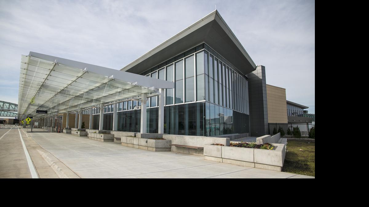 
Wichita Dwight D. Eisenhower National Airport terminal. (May 27, 2015) 
