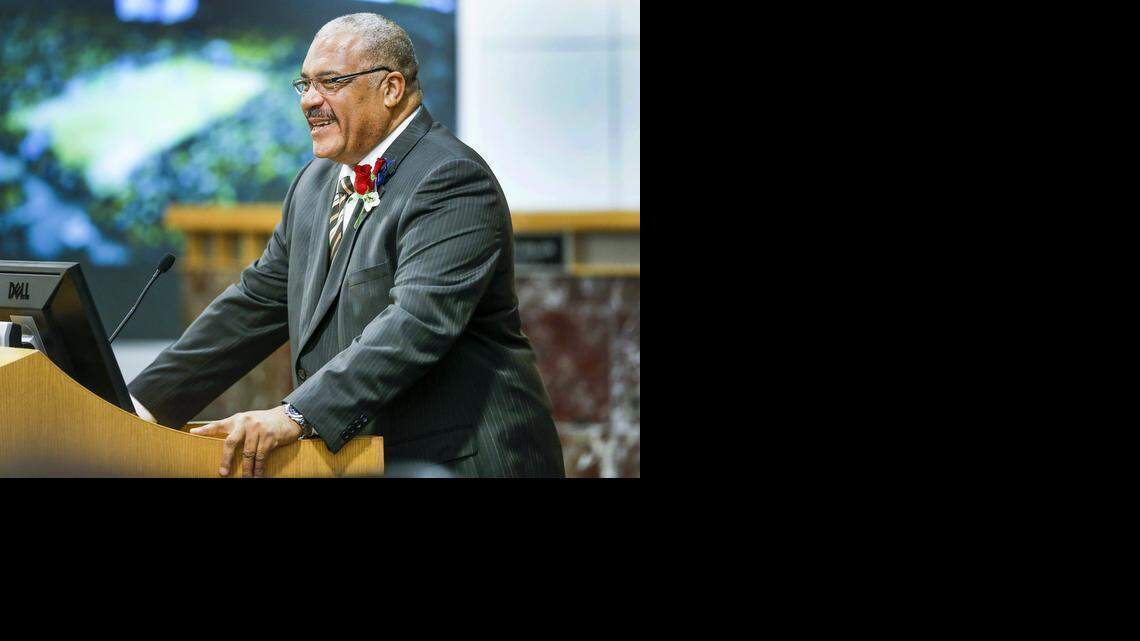 
Mayor Carl Brewer gives the State of the City address at the City Council chambers at City Hall on Tuesday. (Jan. 27, 2015)
