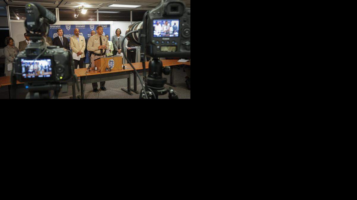 
Interim Police Chief Nelson Mosley talks about the department’s plans to outfit every patrol officer with a body camera by the end of 2015. The department would need to buy 450 cameras, and the cost is estimated to be about $1.5 million. (Nov. 12, 2014)
