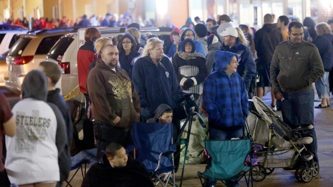 What time Wichita stores are opening for Black Friday