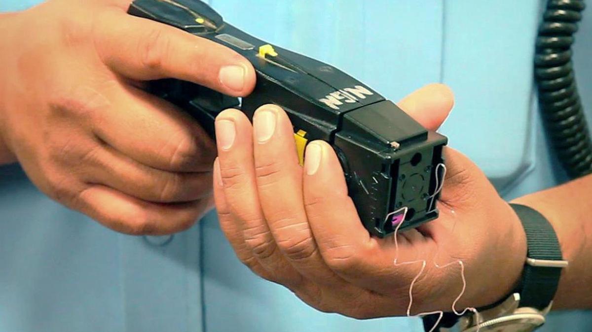 An Ohio police officer inadvertently tased his partner while attempting to arrest a suspect last week.