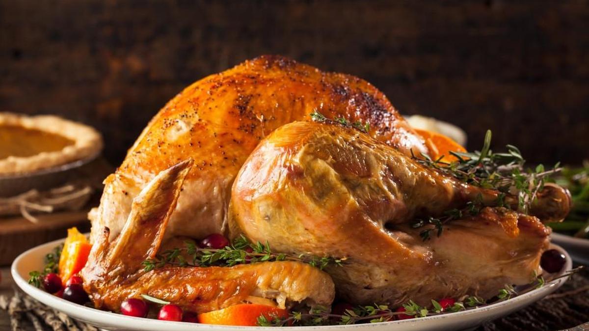 Three affiliated strip clubs in Florida plan to give away 3,000 turkeys to families in need for Thanksgiving.